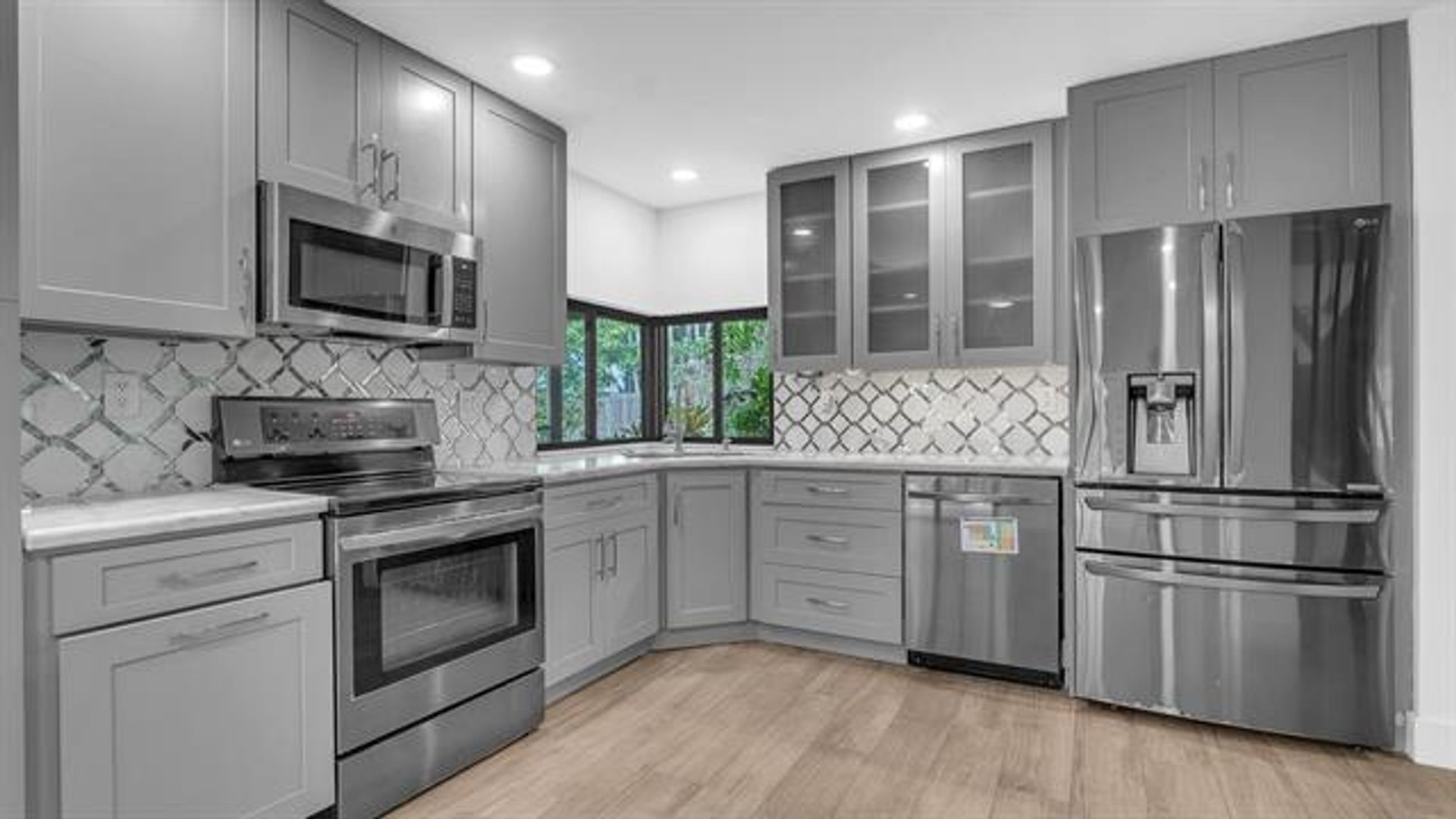 Hollywood House: 12003 Flicker Way