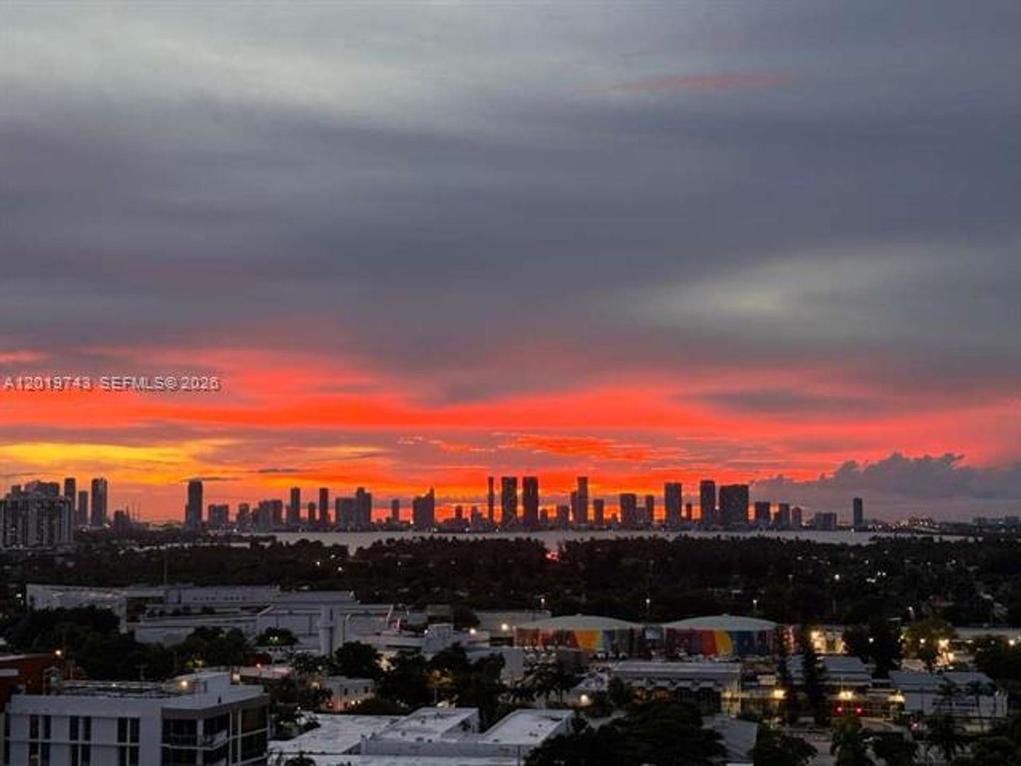 Miami Beach Condo: 2401 Collins Ave # 1807