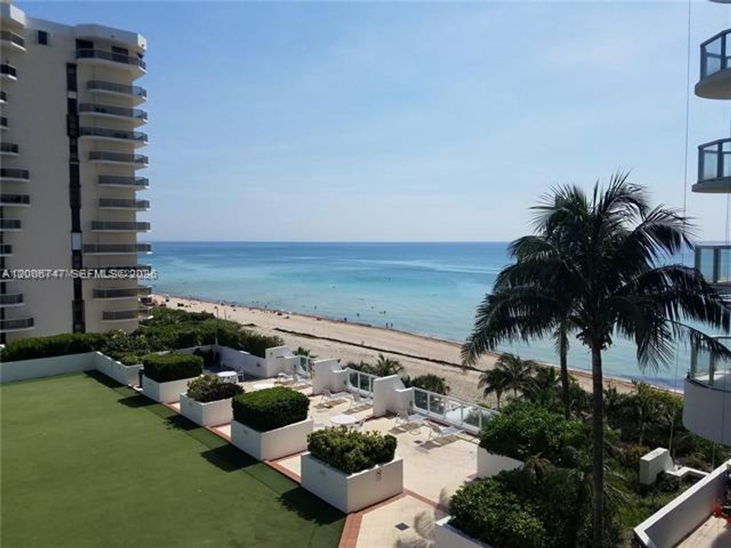 Miami Beach Condo: 6365 Collins Ave #910