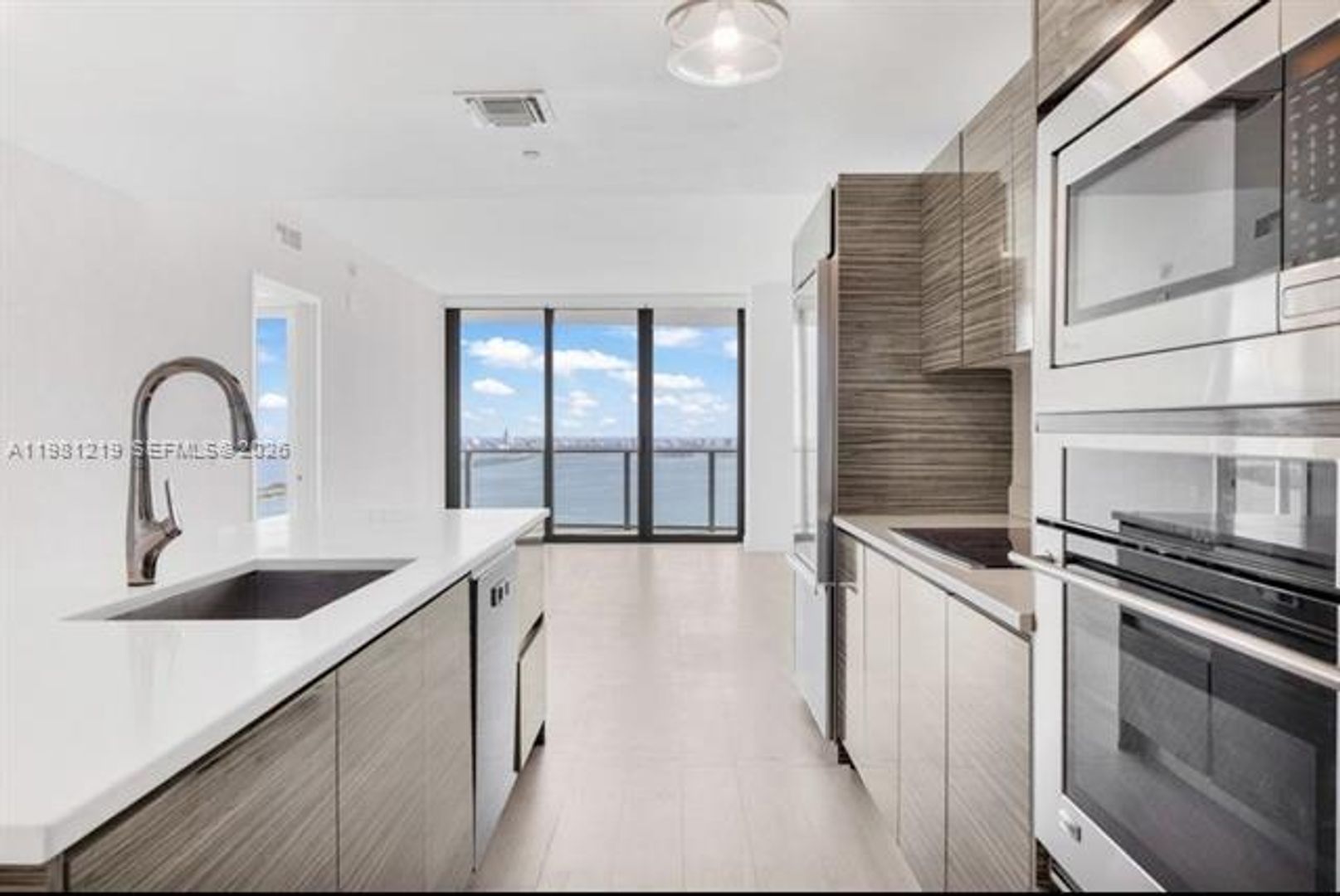 MIAMI Apartment: 460 NE 28th St # 3907