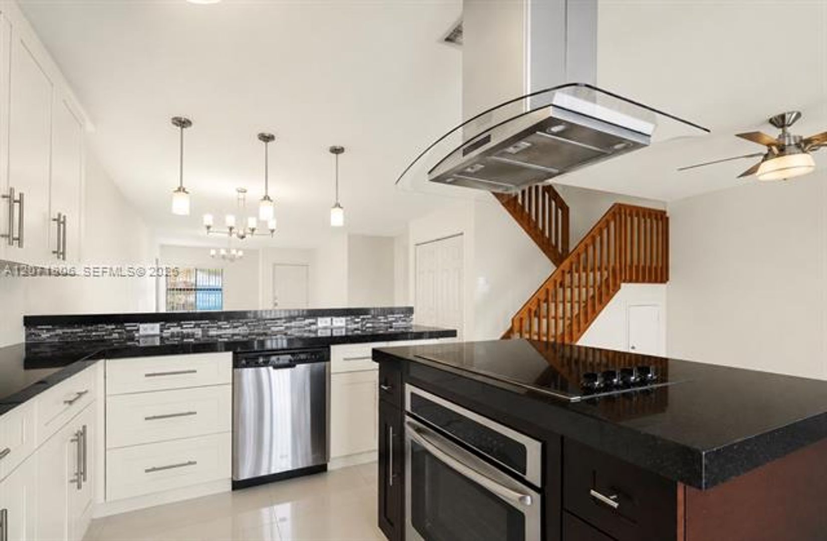 Hialeah Townhome: 2561 W 60th Pl th 102-1