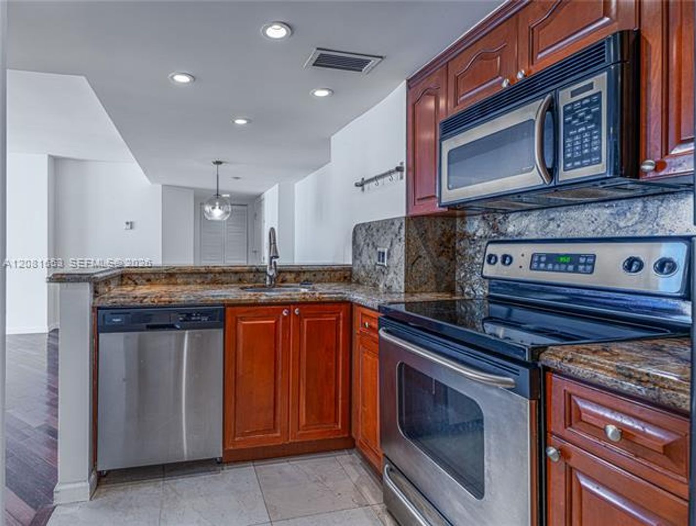 Miami Condo: 770 Claughton Island Dr cu-1603