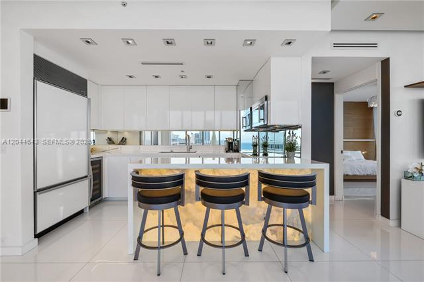Miami Beach Condo: 6899 Collins Ave cu-2208