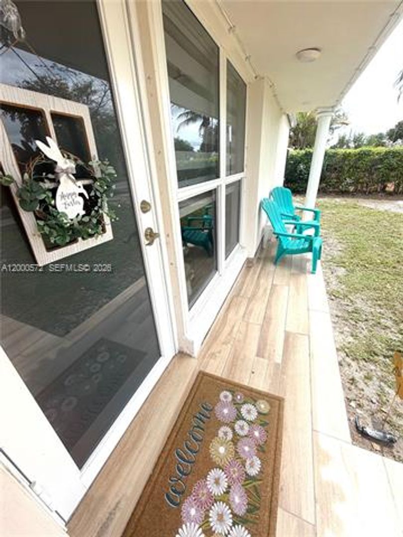 HIALEAH House: 6497 W 8th Ln # 6497