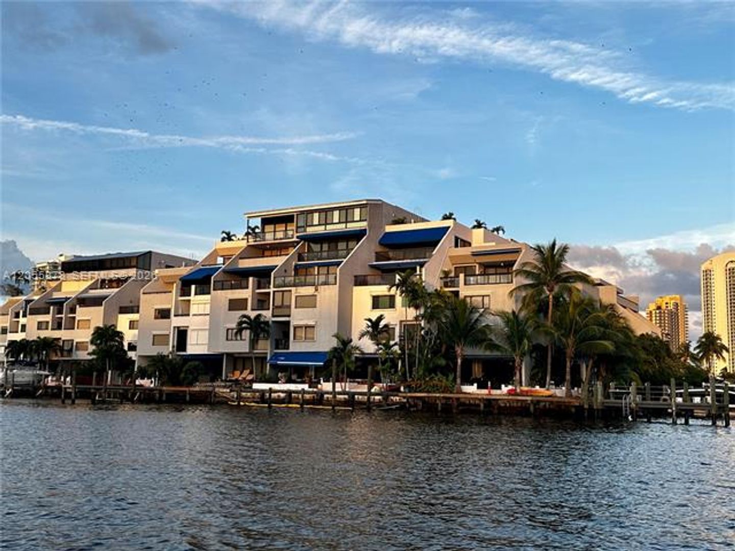 Sunny Isles Beach Condo: 456 Poinciana Dr cu-1620