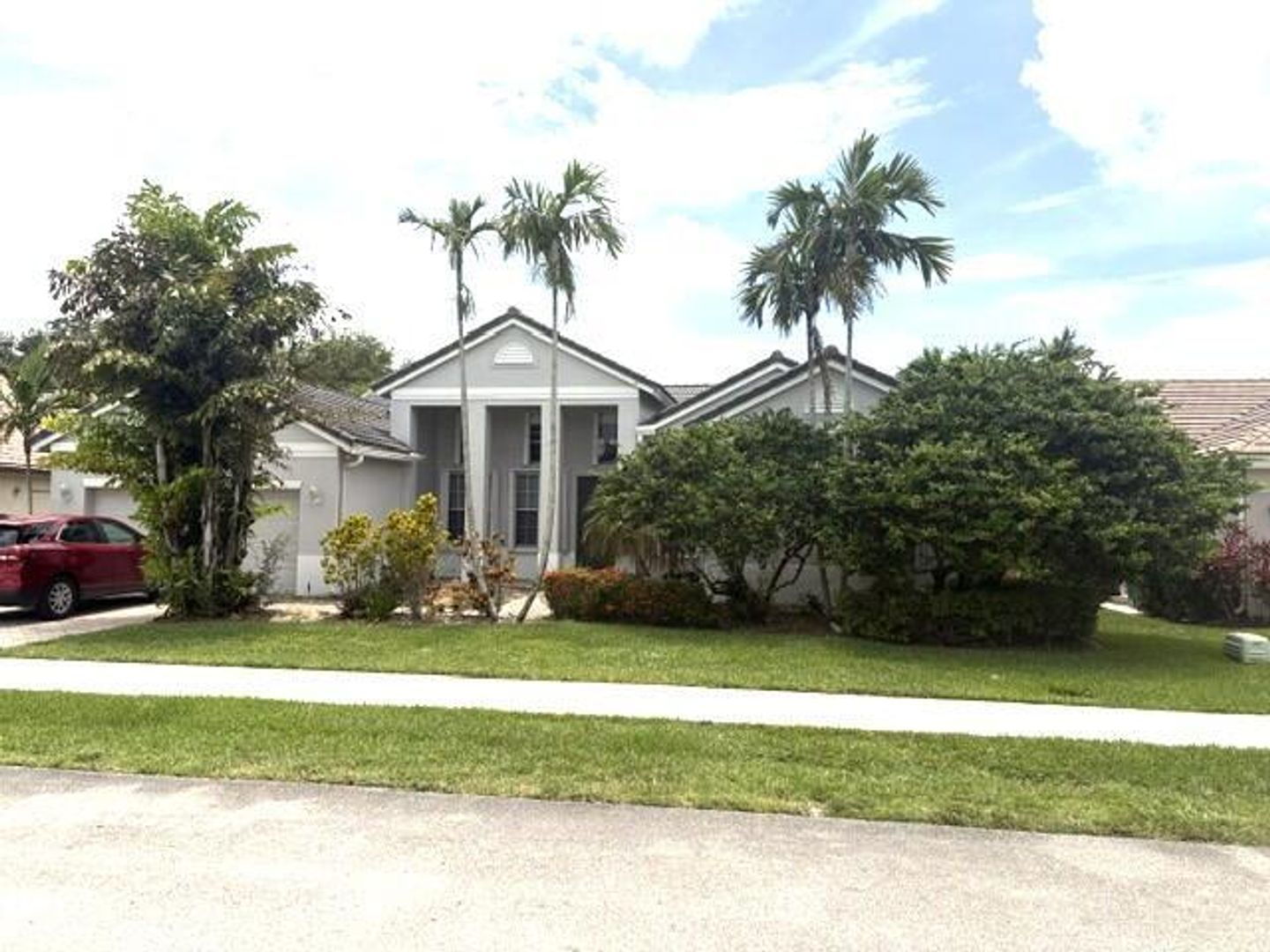Davie House: 2721 W Abiaca Cir