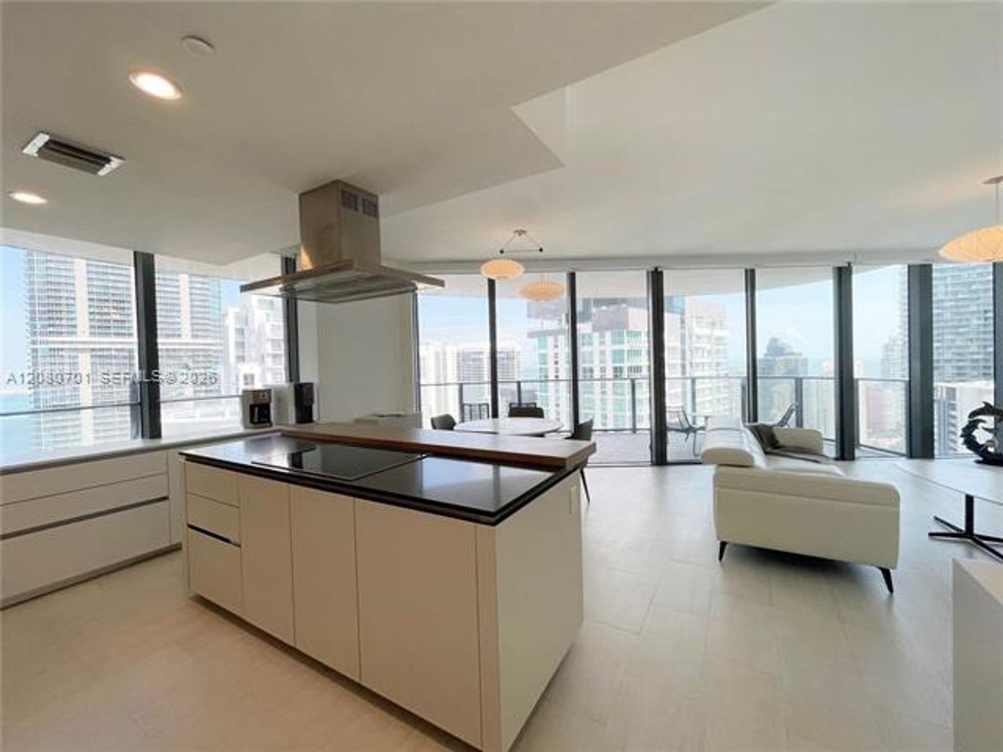 Miami Condo: 1000 Brickell Plz cu-4301