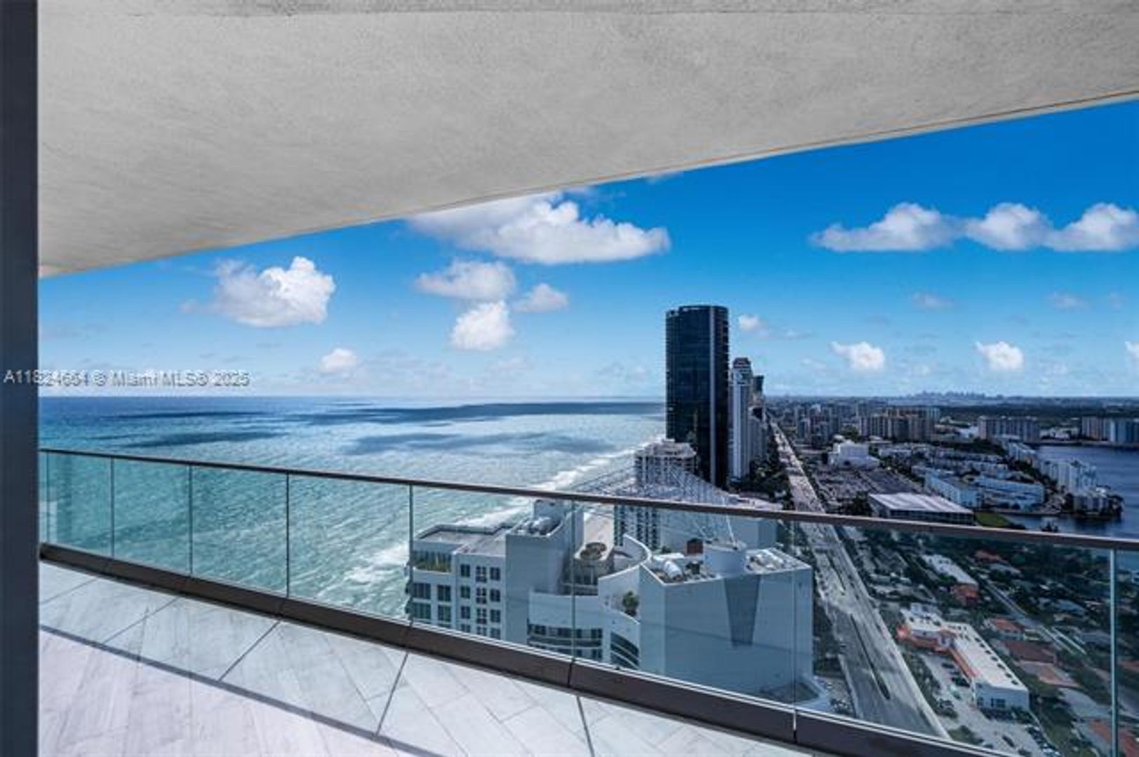 SUNNY ISLES BEACH Apartment: 18975 Collins Ave appt 3905