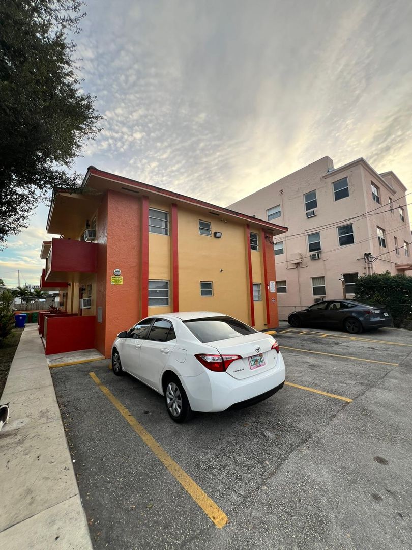 Miami Apartment: 1912 sw 2nd st apt 3