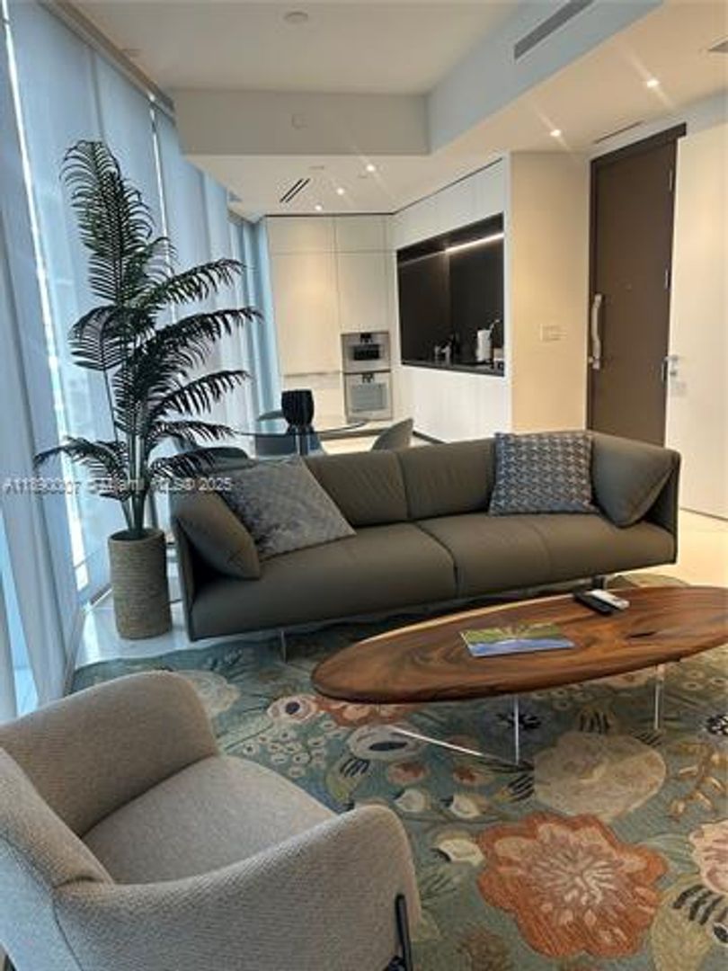 MIAMI Apartment: 300 Biscayne Blvd Way unit 906