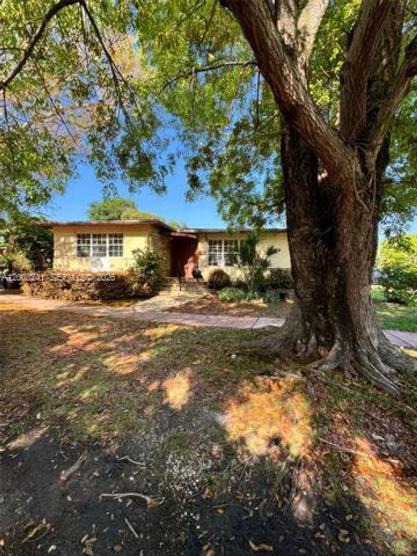 MIAMI BEACH House: 4582 Royal Palm Ave