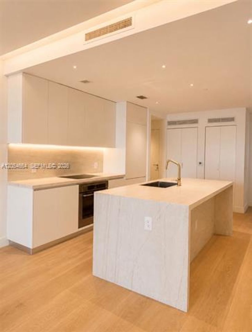 Miami Condo: 711 NE 23rd Ter cu-2404