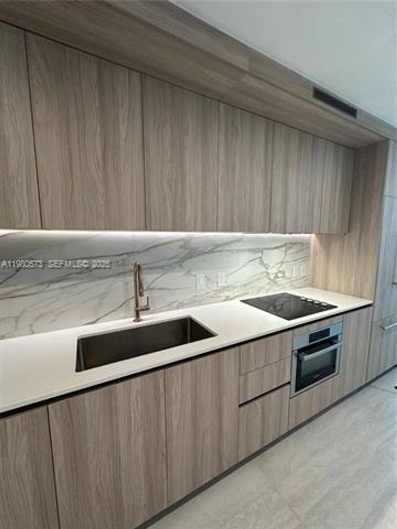 MIAMI Apartment: 77 SE 5th St # 1514