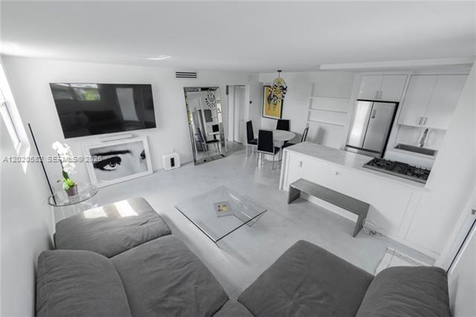 Miami Beach Condo: 301 Jefferson Ave #4E