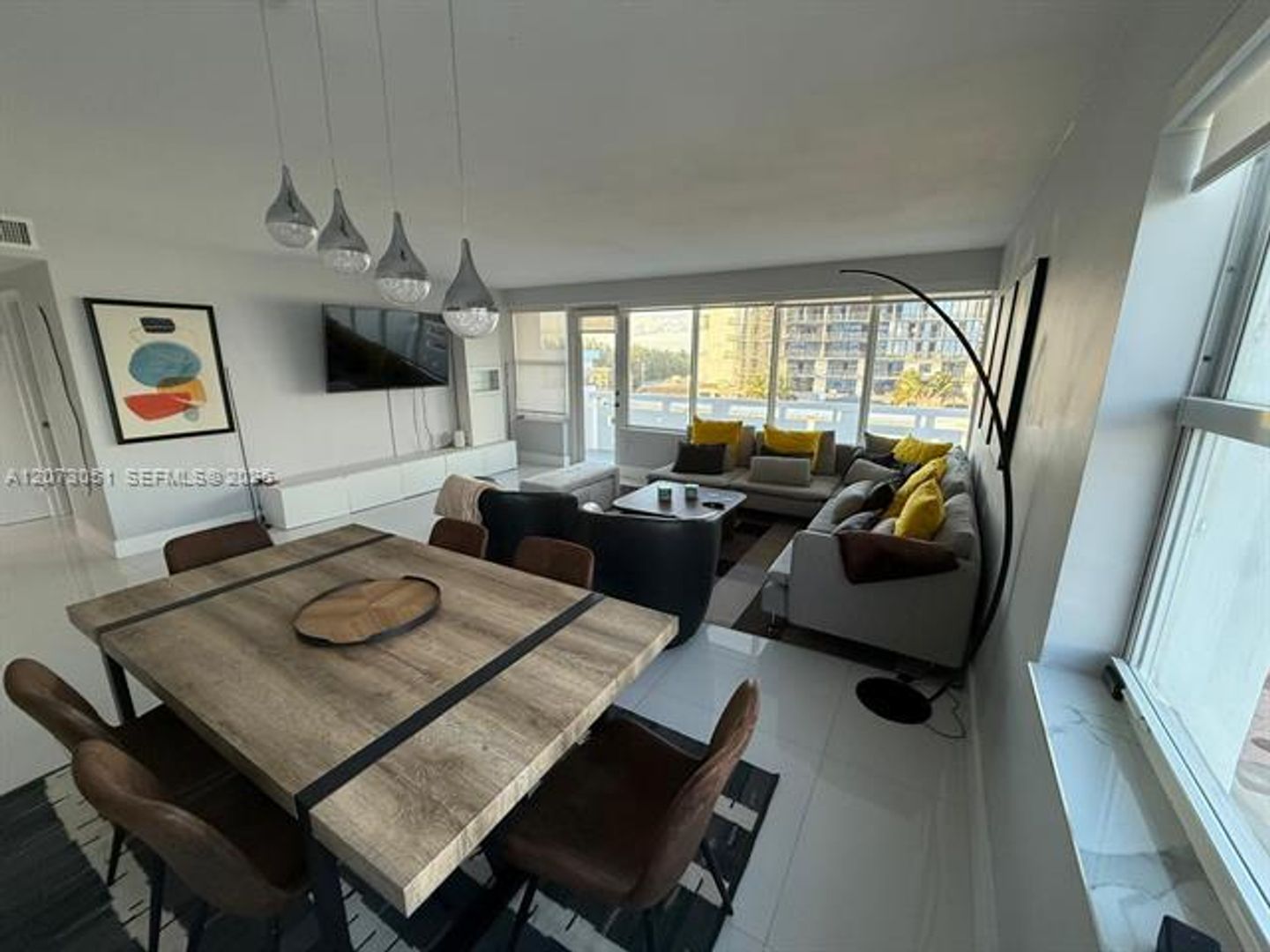 Hollywood Condo: 3111 N Ocean Dr cu-506