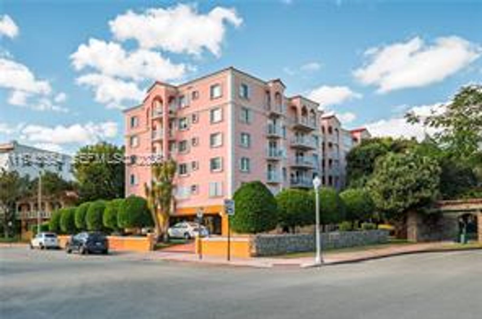 CORAL GABLES Apartment: 1 Alhambra Cir unit 203