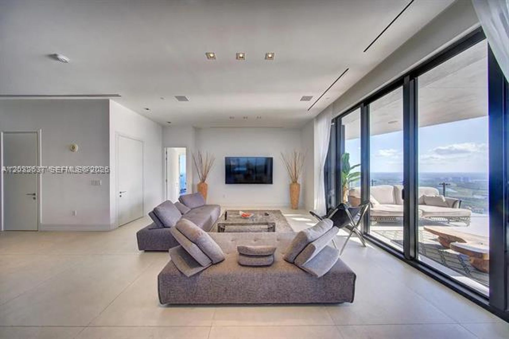 Sunny Isles Beach Condo: 17141 Collins Ave CU-4602