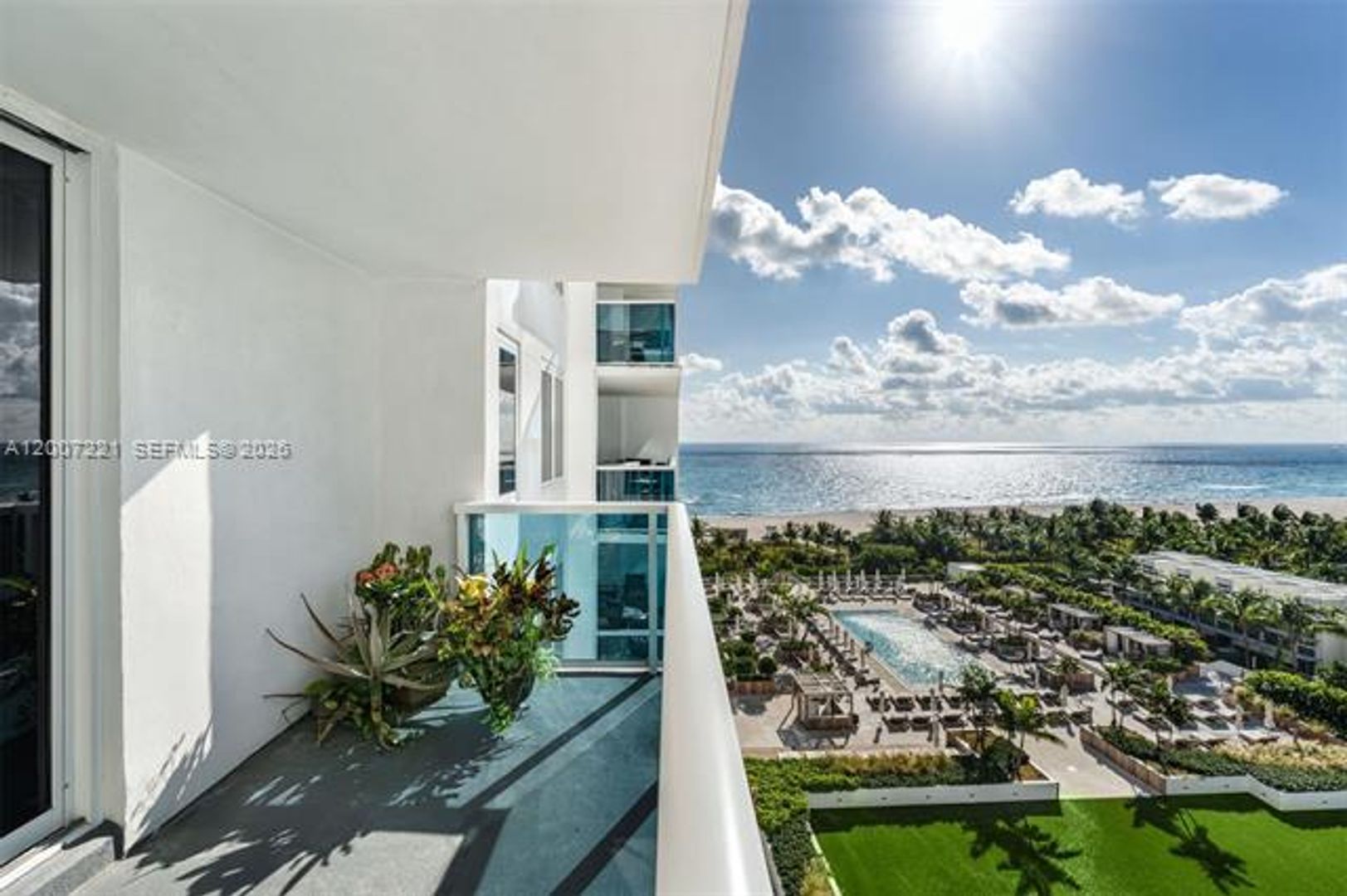 MIAMI BEACH Apartment: 2301 Collins Ave # 902