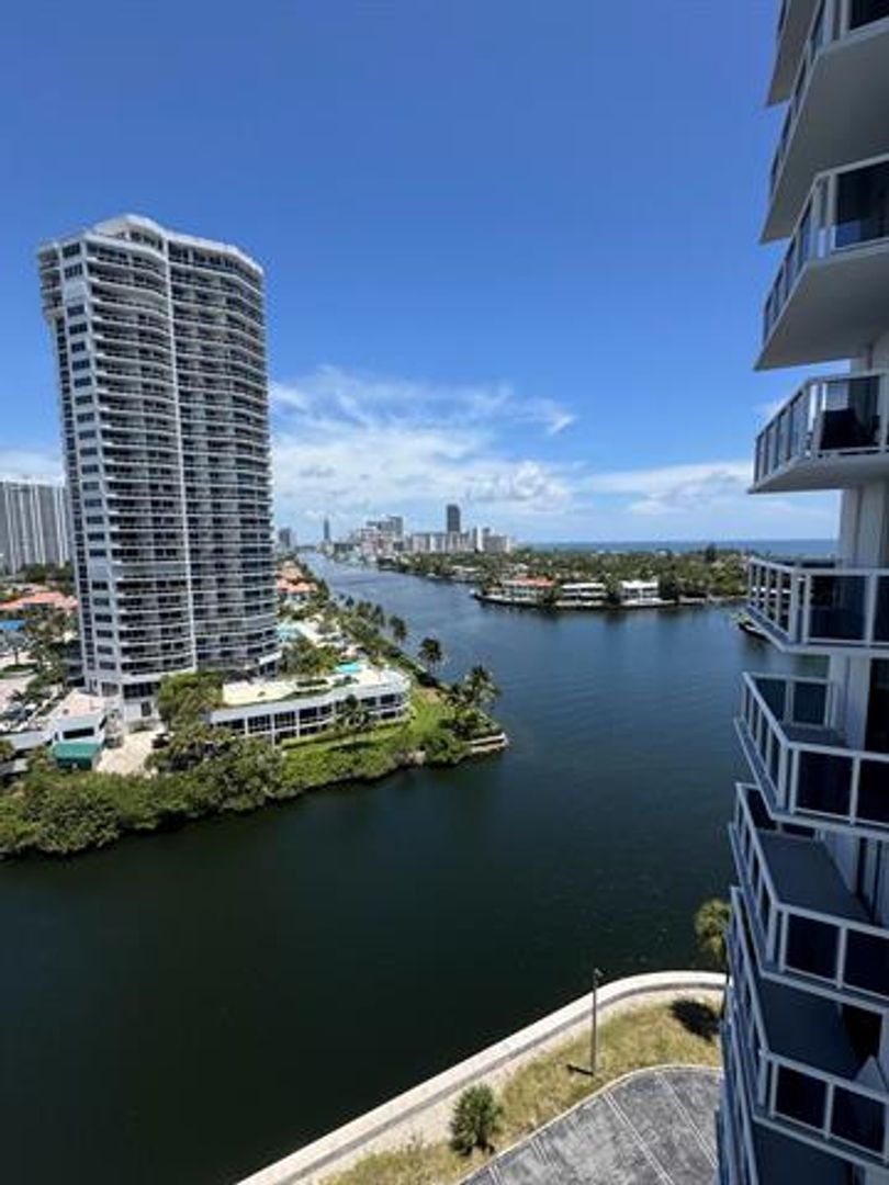 MIAMI Apartment: 20515 E Country Club Drive Dr # 1442