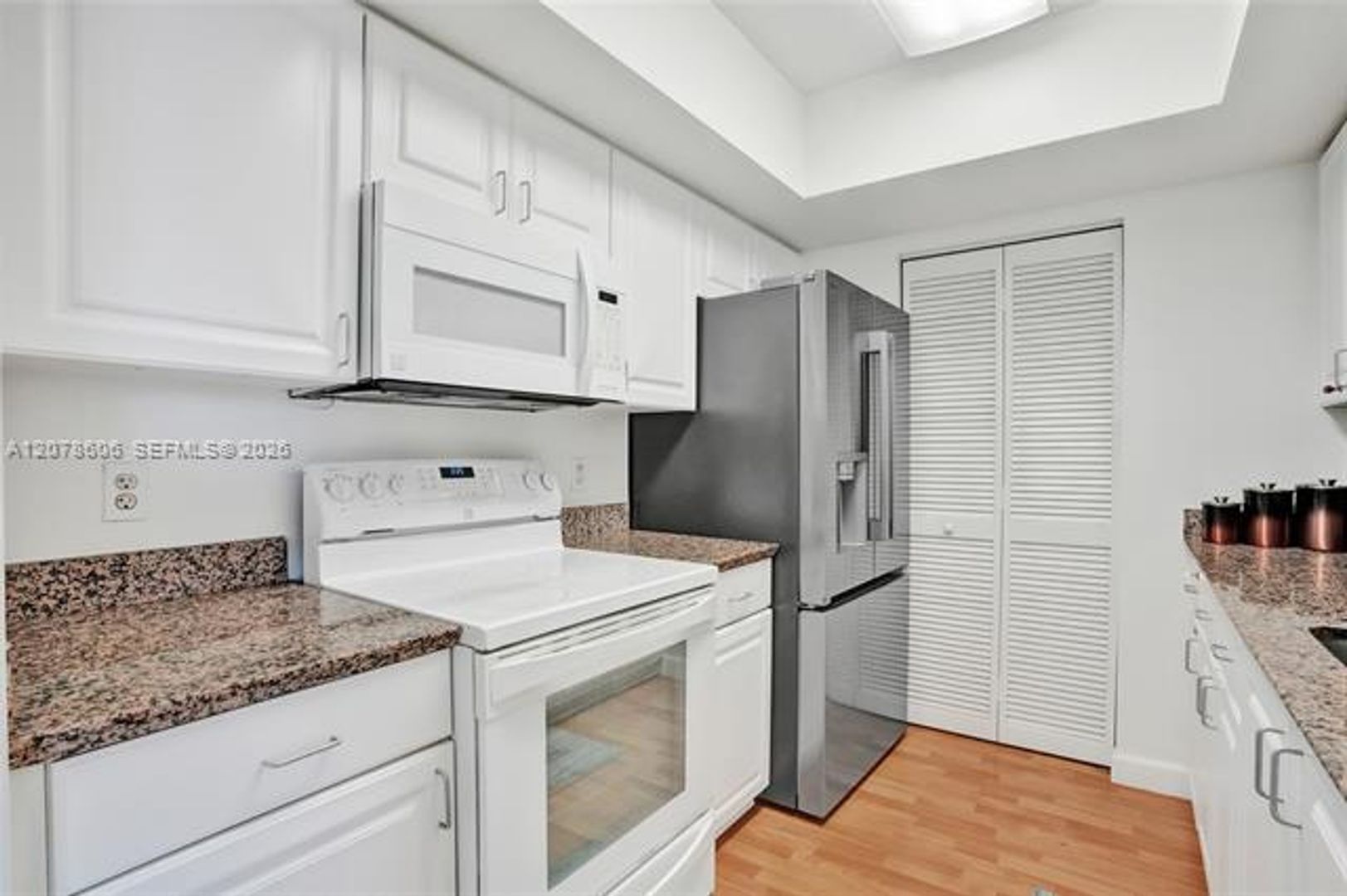 Miami Beach Condo: 90 Alton Rd cu-807