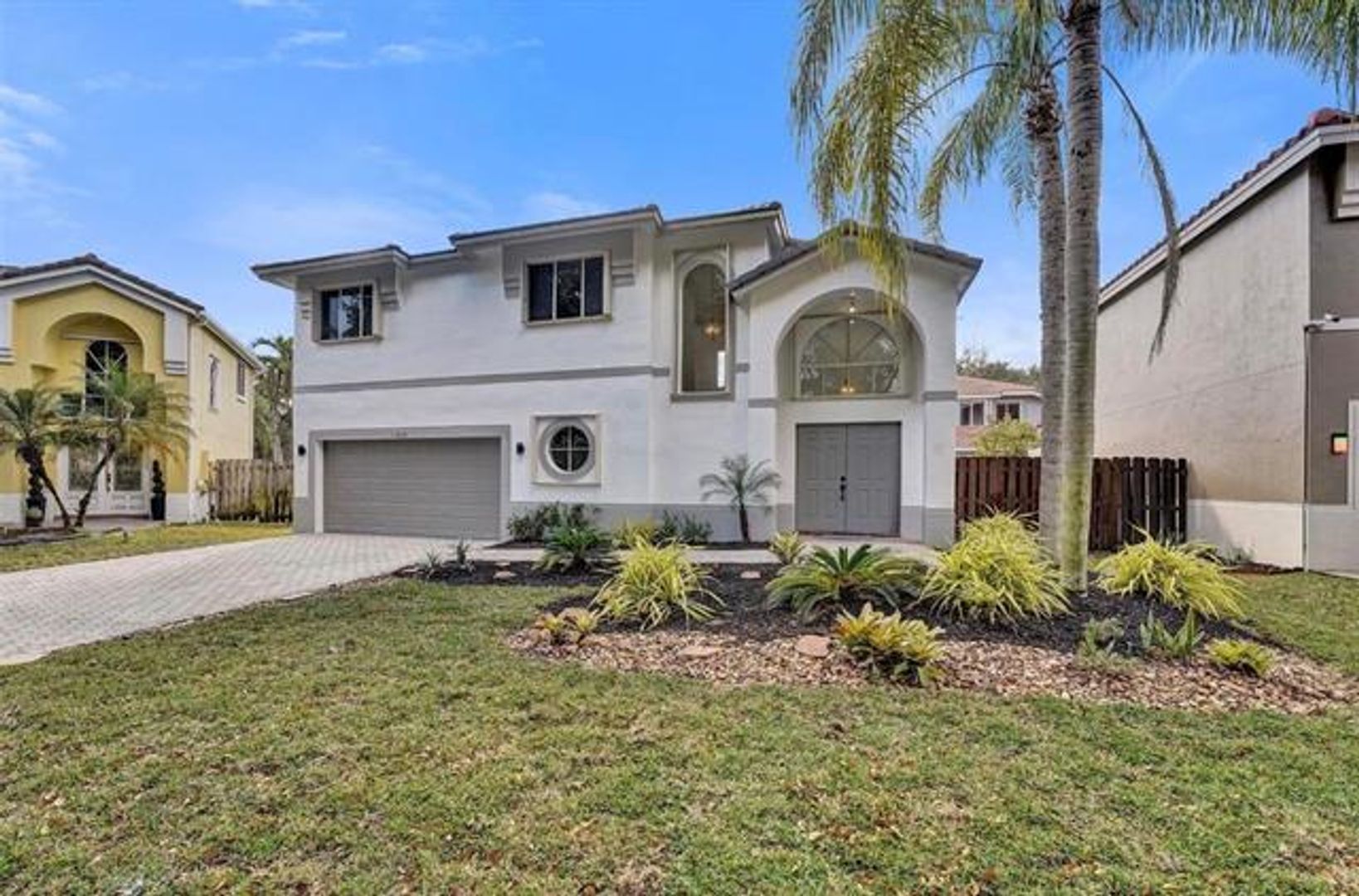 Hollywood House: 11208 Rhapsody Rd