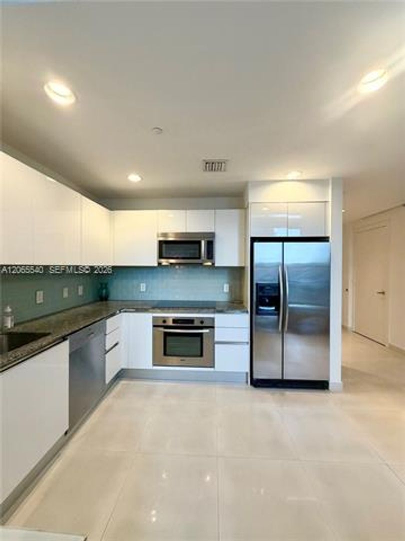 Miami Condo: 1050 Brickell Ave cu-206