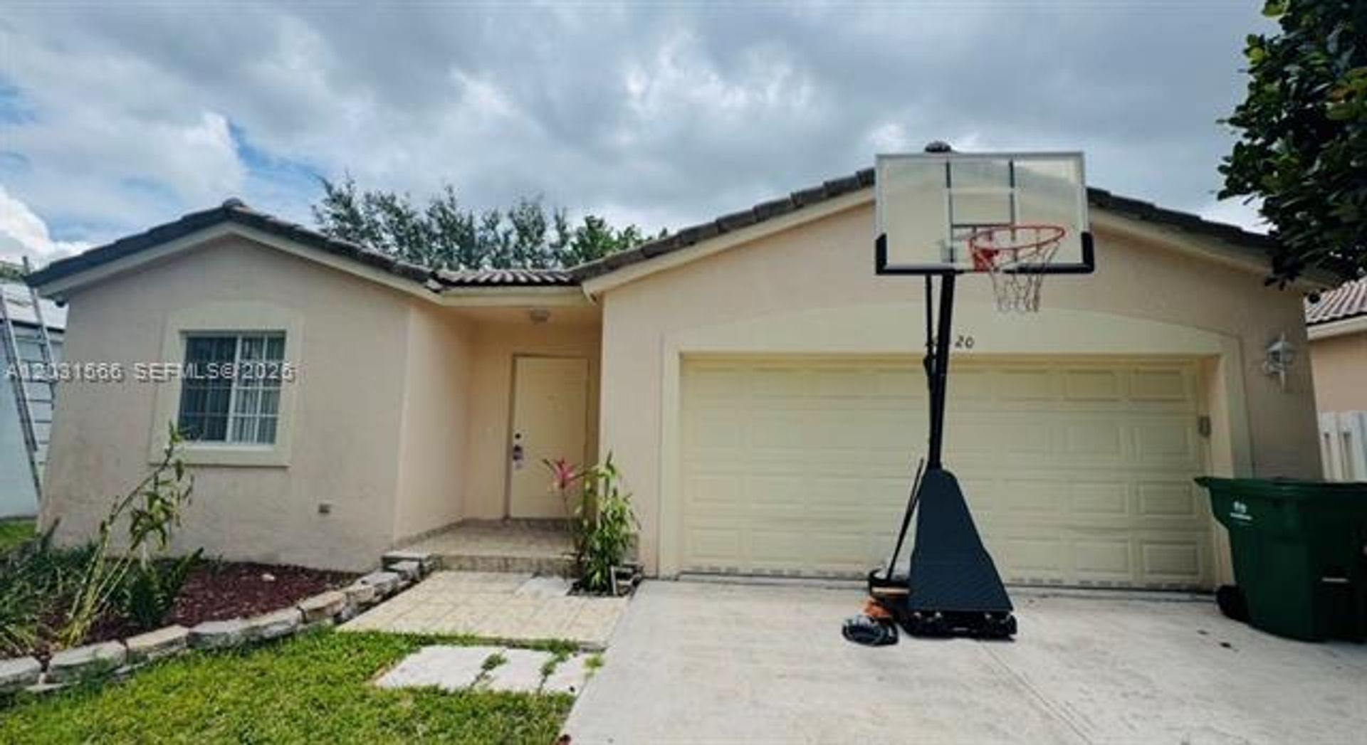 Miramar House: 10420 SW 24th Ct