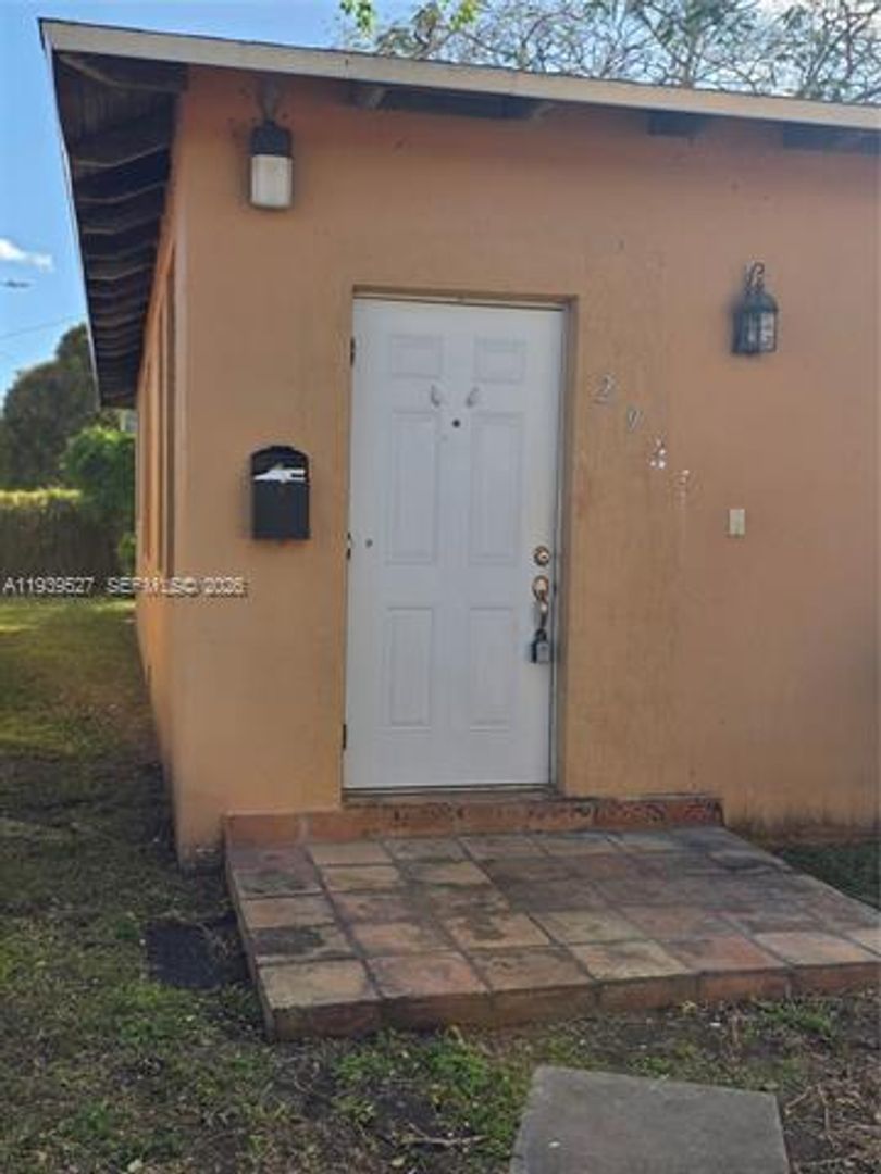 MIAMI House: 2924 SW 26 St