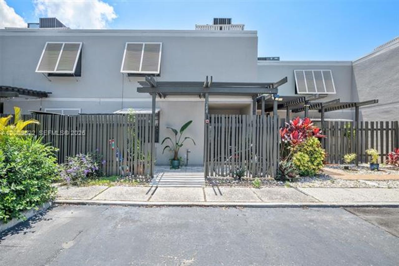 PEMBROKE PINES Townhome: 11244 NW 14th Ct th 11244