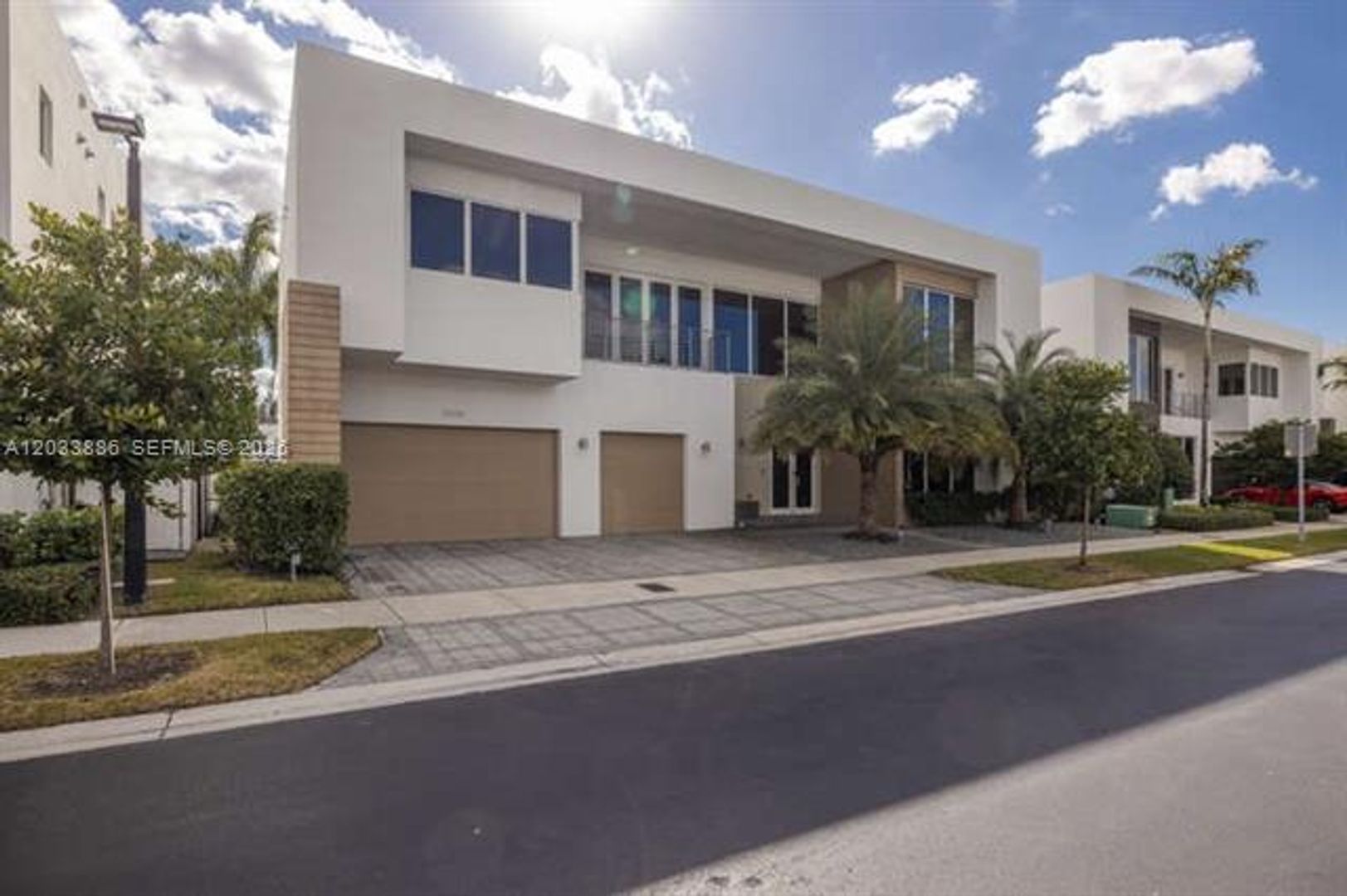 Doral House: 10250 NW 75th Ter