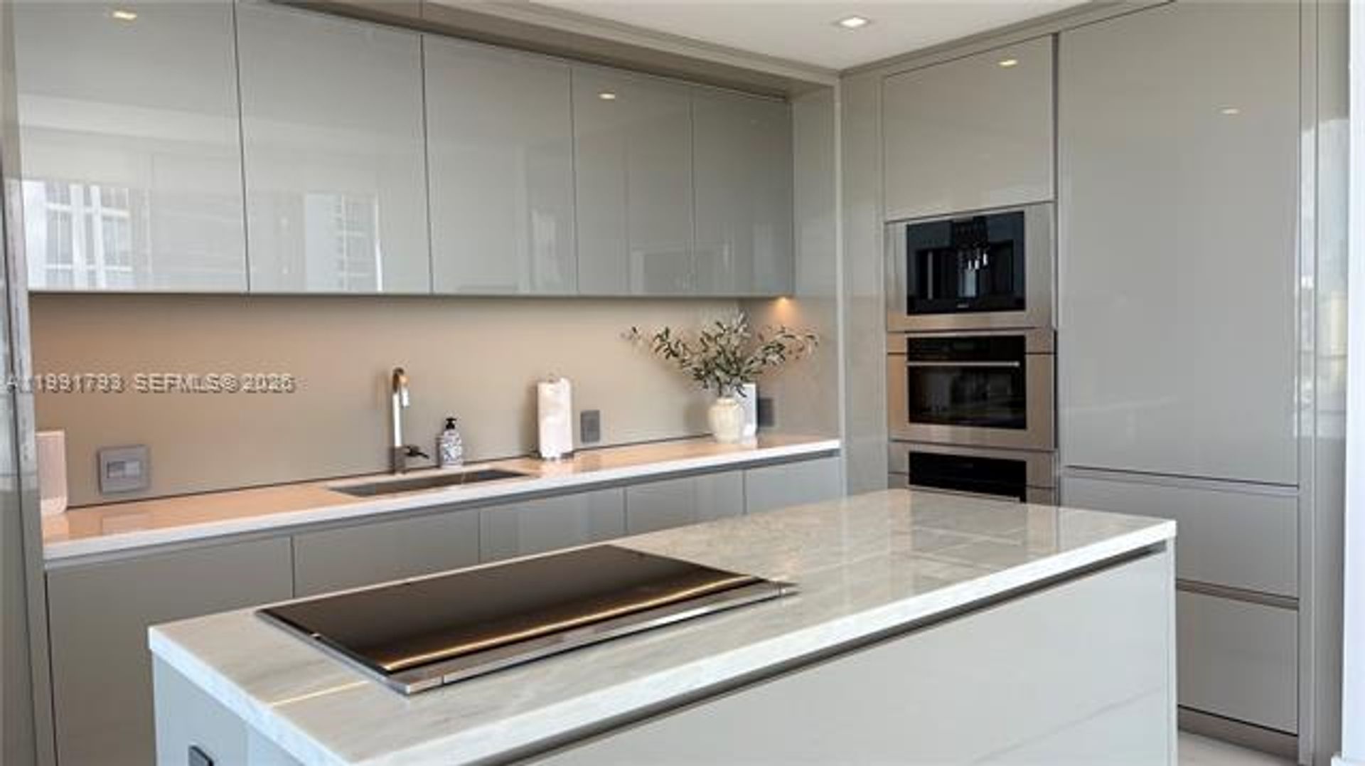 Sunny Isles Beach Condo: 18975 Collins Ave cu-905