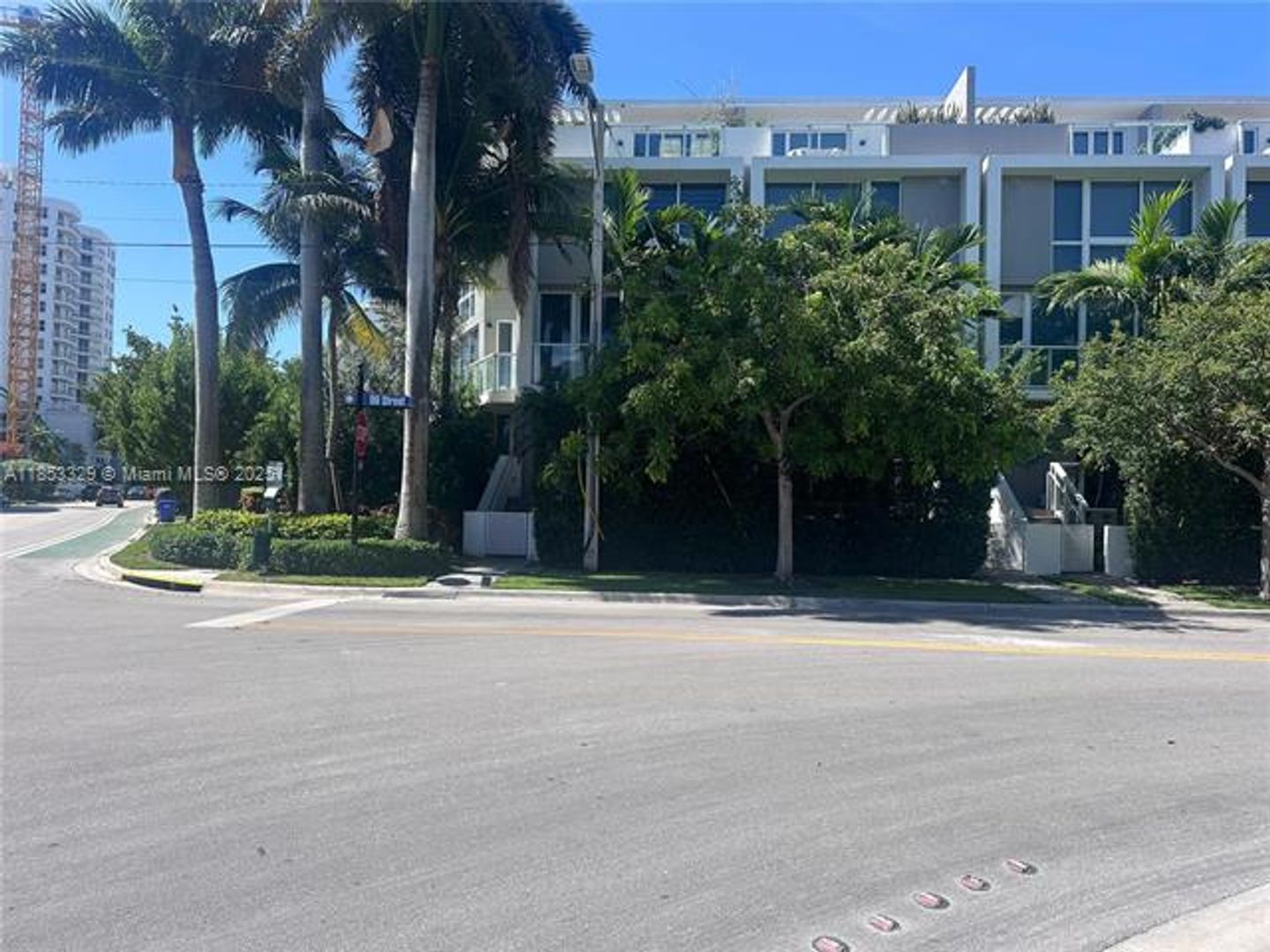 BAY HARBOR ISLANDS Townhome: 1000 99th St unit 5