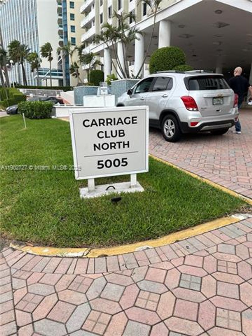 MIAMI BEACH Apartment: 5005 Collins Ave appt 923