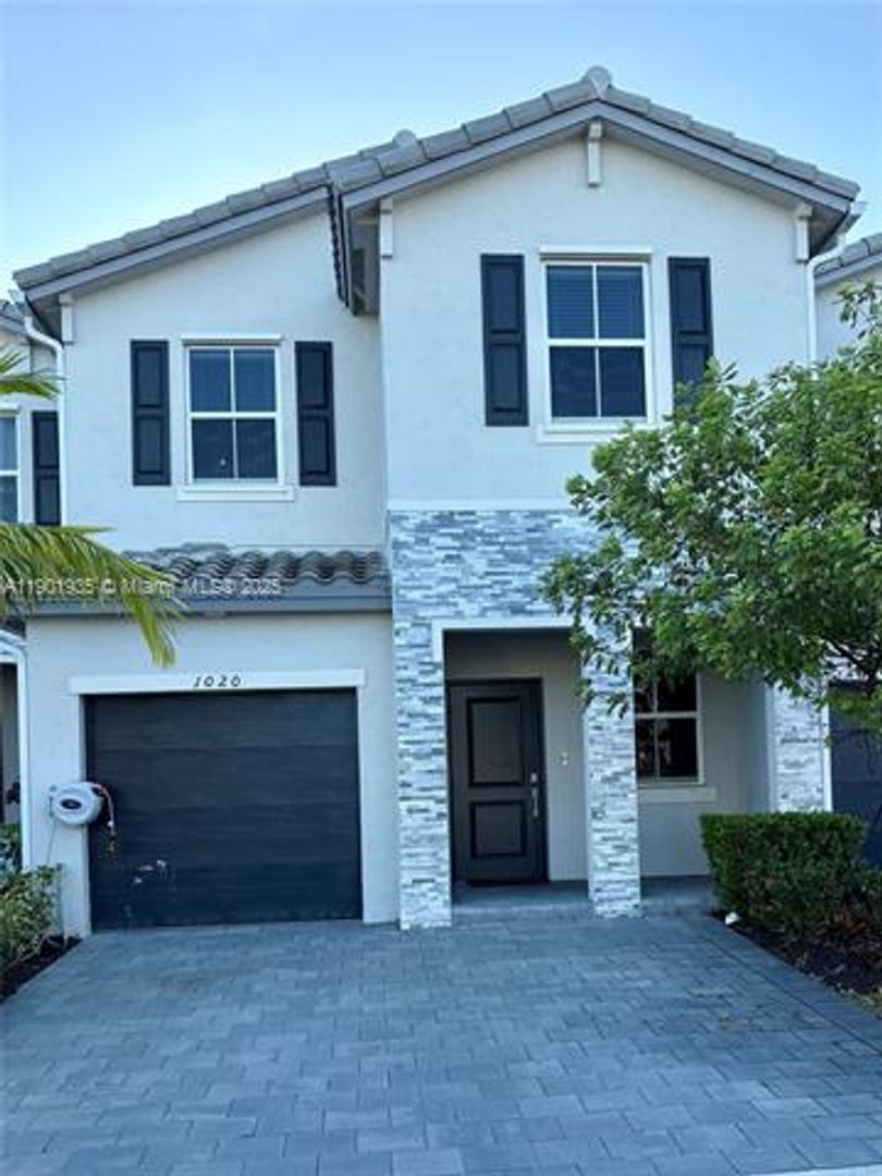 HOMESTEAD Townhome: 1020 SE 26th Ter th