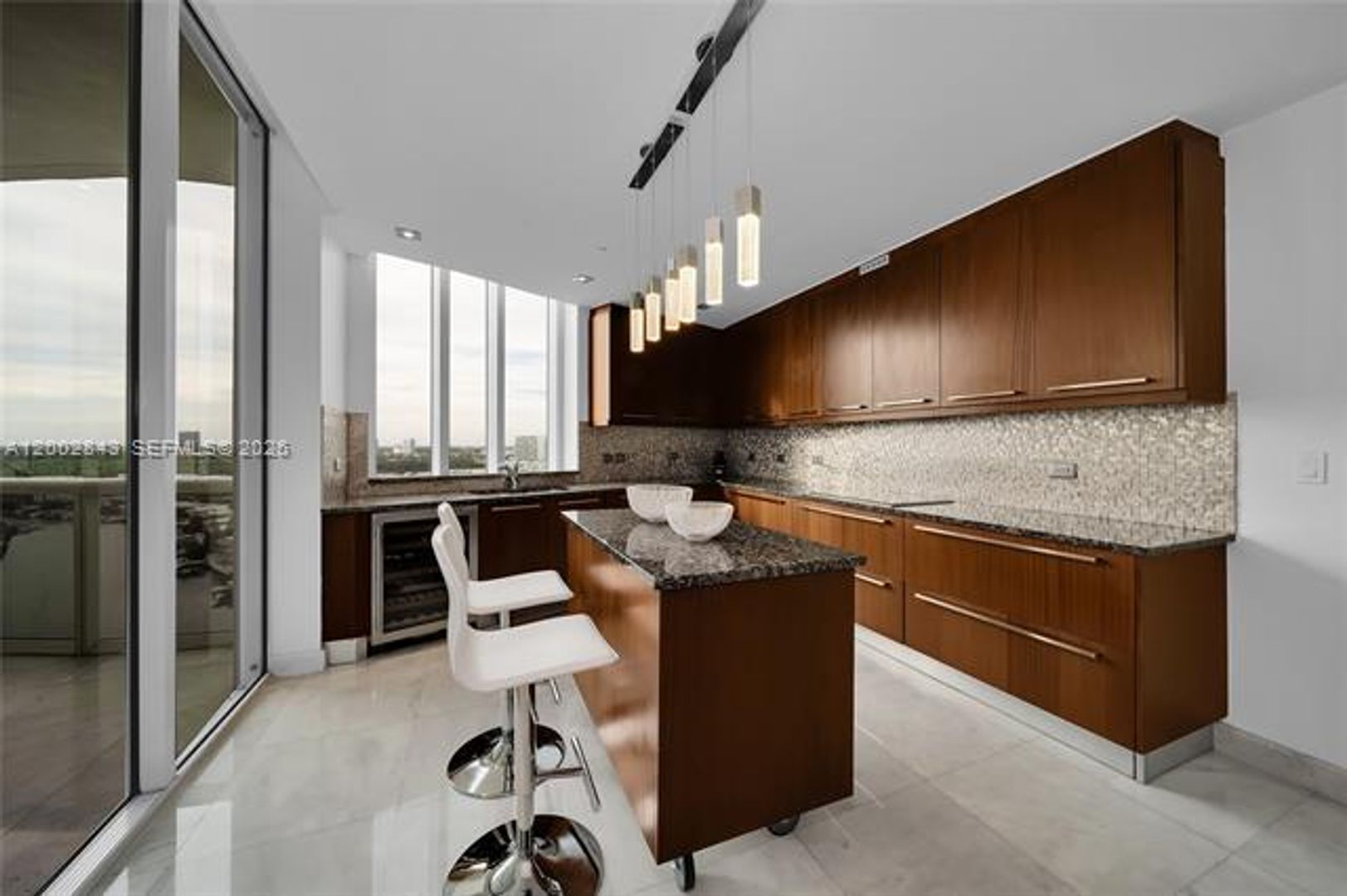 Sunny Isles Beach Condo: 16001 Collins Ave cu-1406