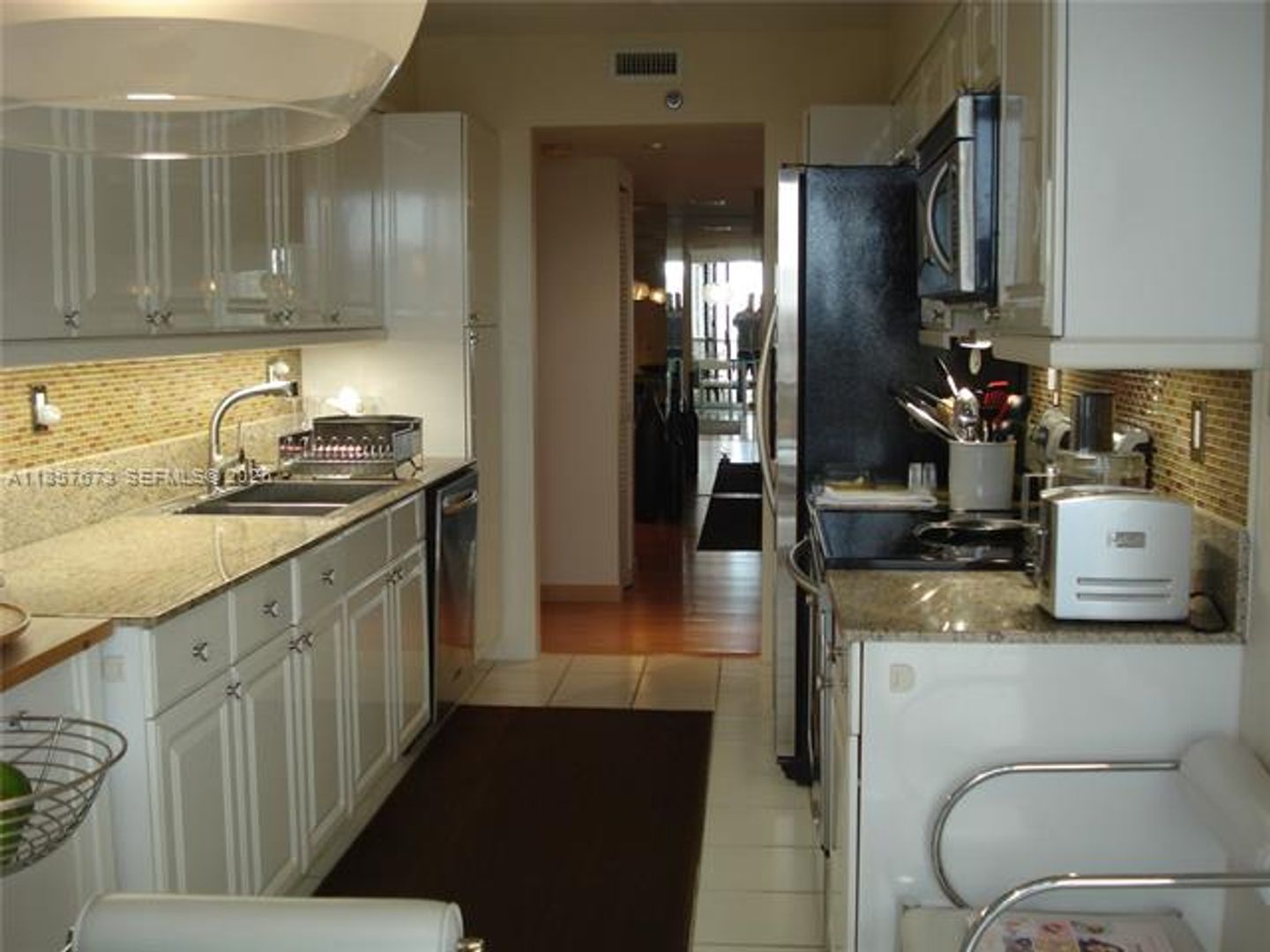 Aventura Condo: 3600 Yacht Club Dr cu-1503