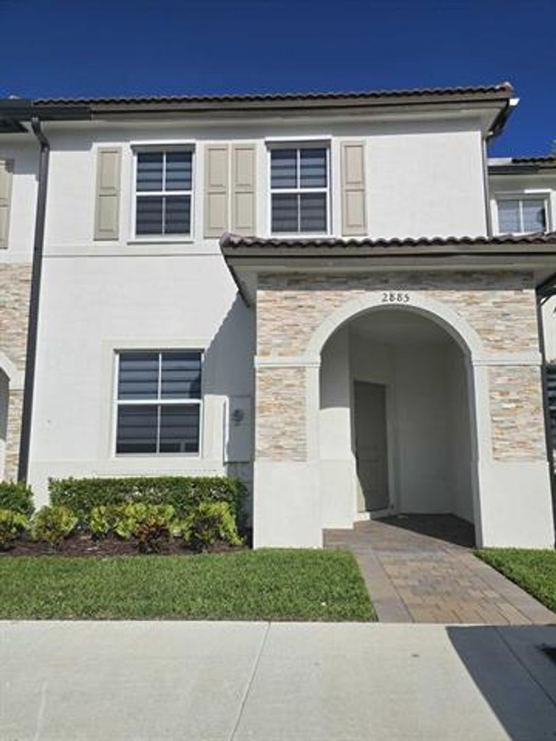 Homestead Townhome: 2885 SE 25th Rd