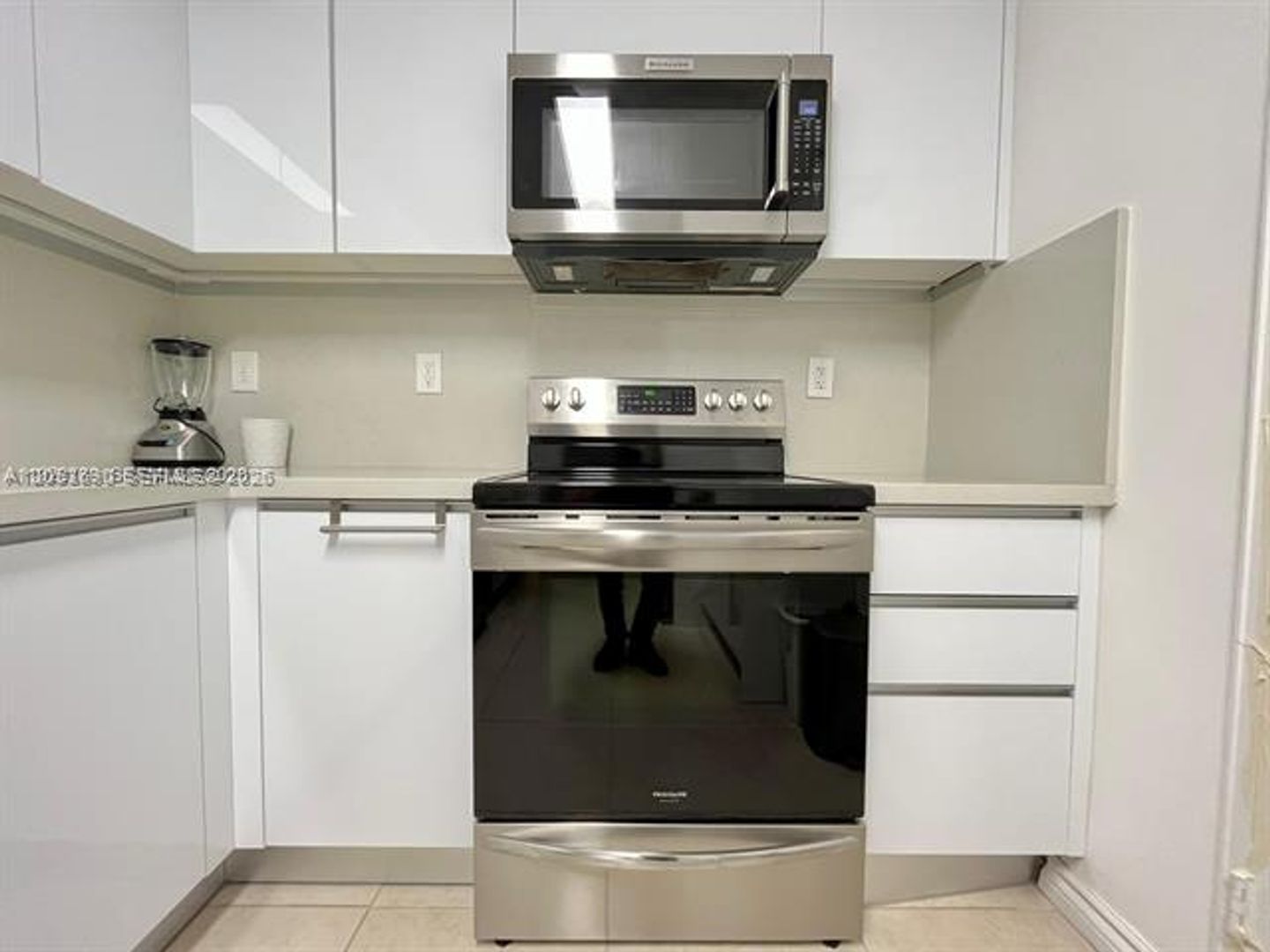 Bal Harbour Condo: 10185 Collins Ave cu-1103