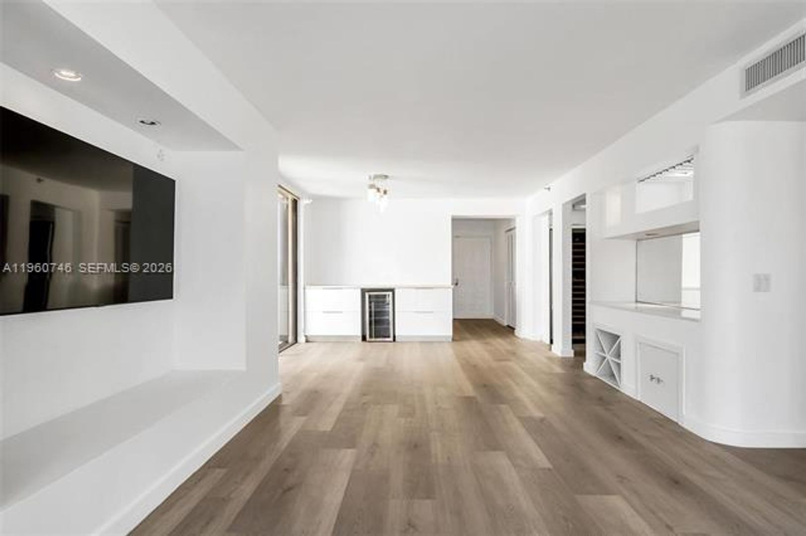 Miami Beach Apartment: 6061 Collins Ave appt 7A