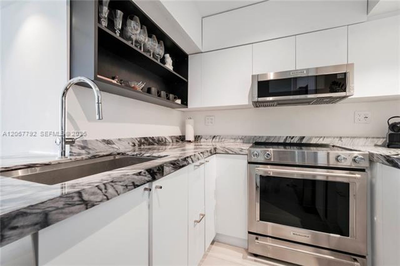 Miami Beach Condo: 1000 West Ave cu-1417