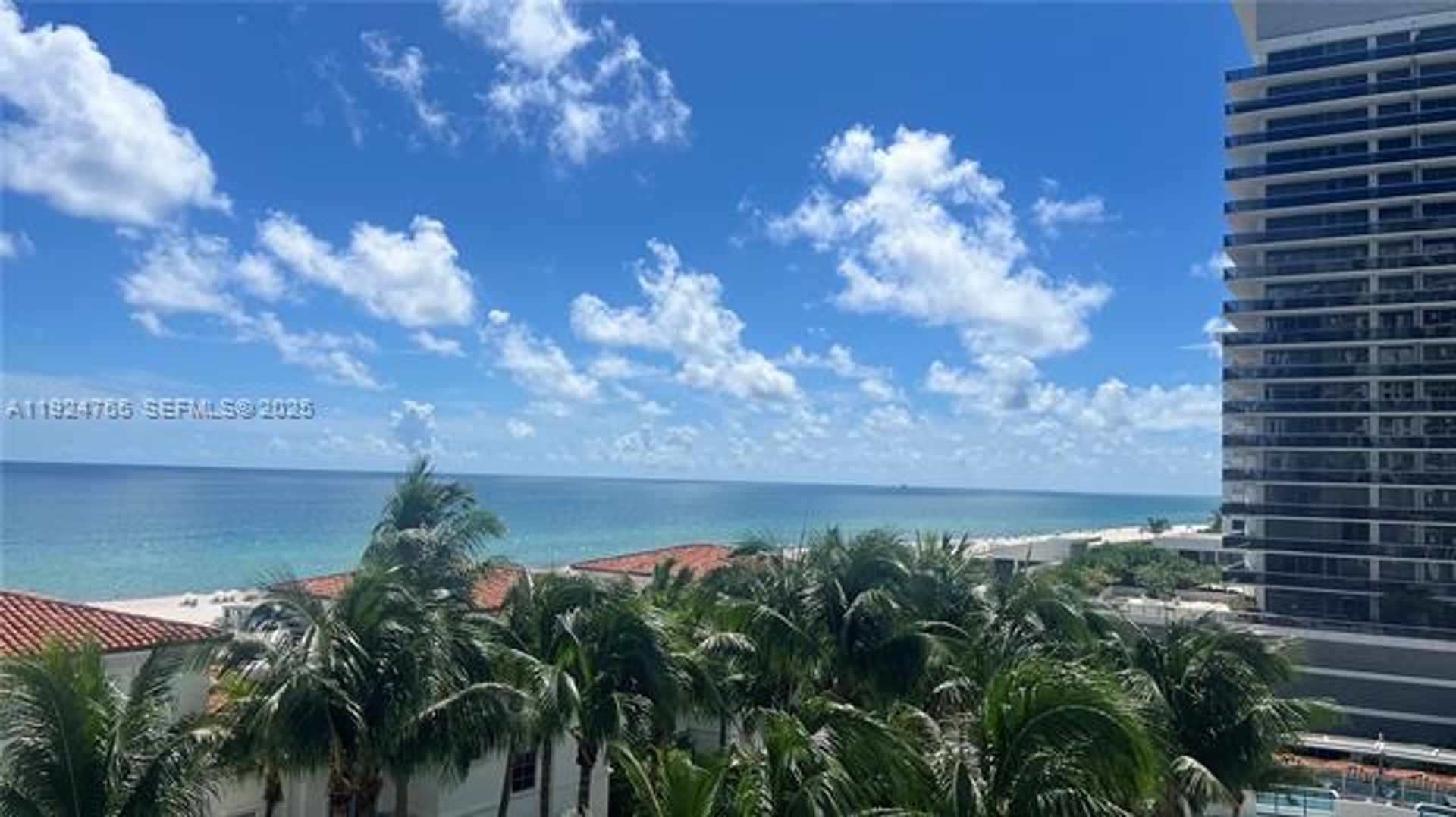MIAMI BEACH Apartment: 5959 Collins Ave appt 804