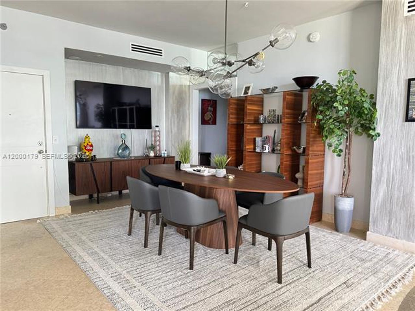 Bal Harbour Condo: 10185 Collins Ave appt PH 20