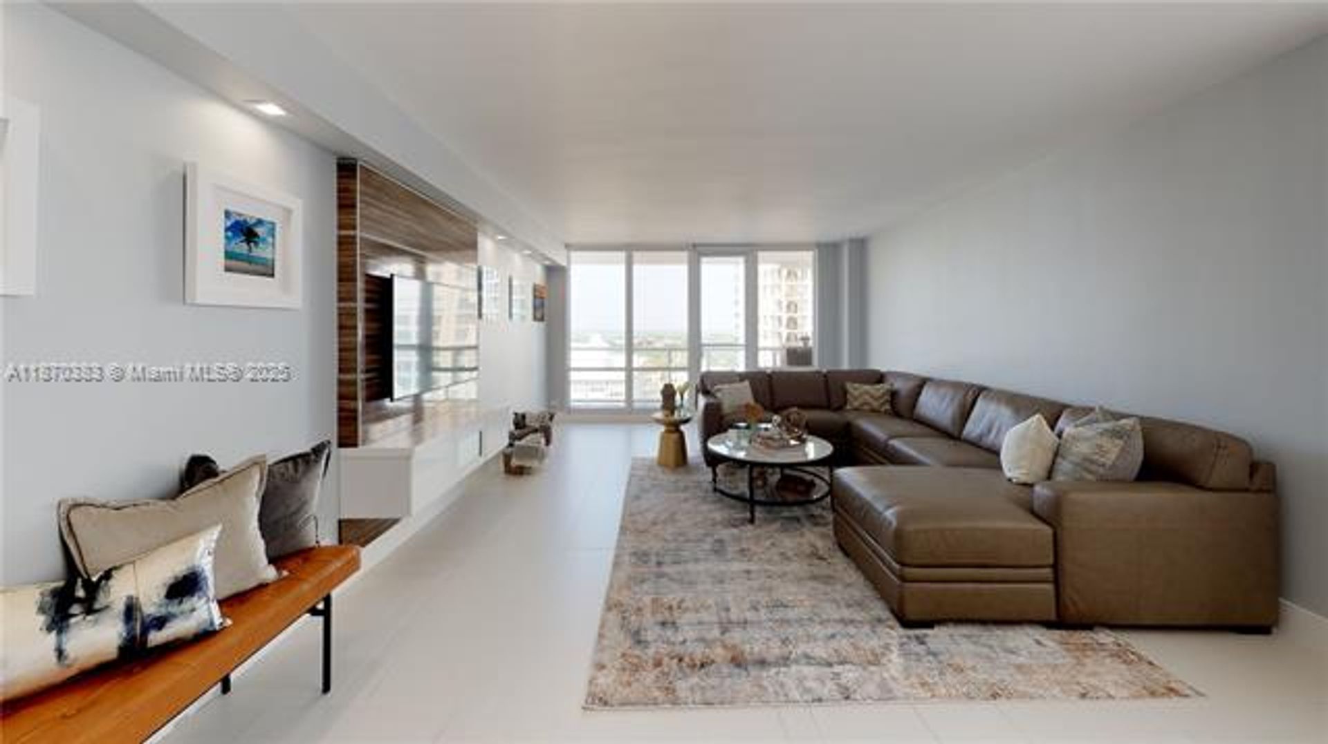 MIAMI BEACH Apartment: 5601 Collins Ave # 1225