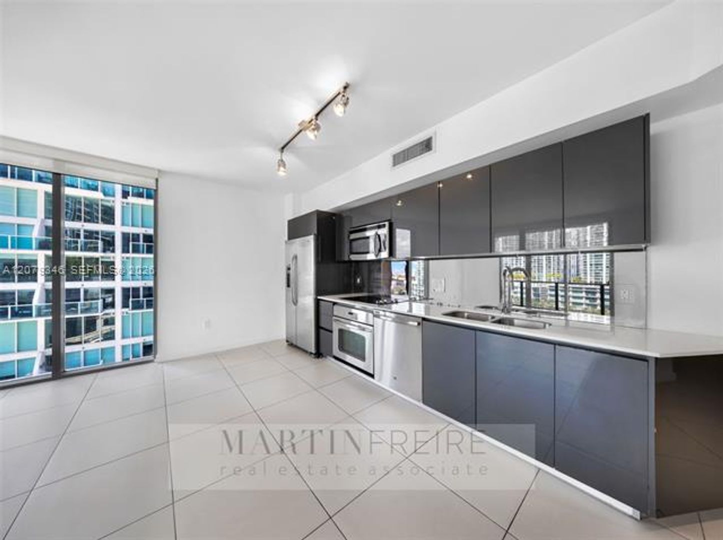 Miami Condo: 31 SE 6th St cu-1402