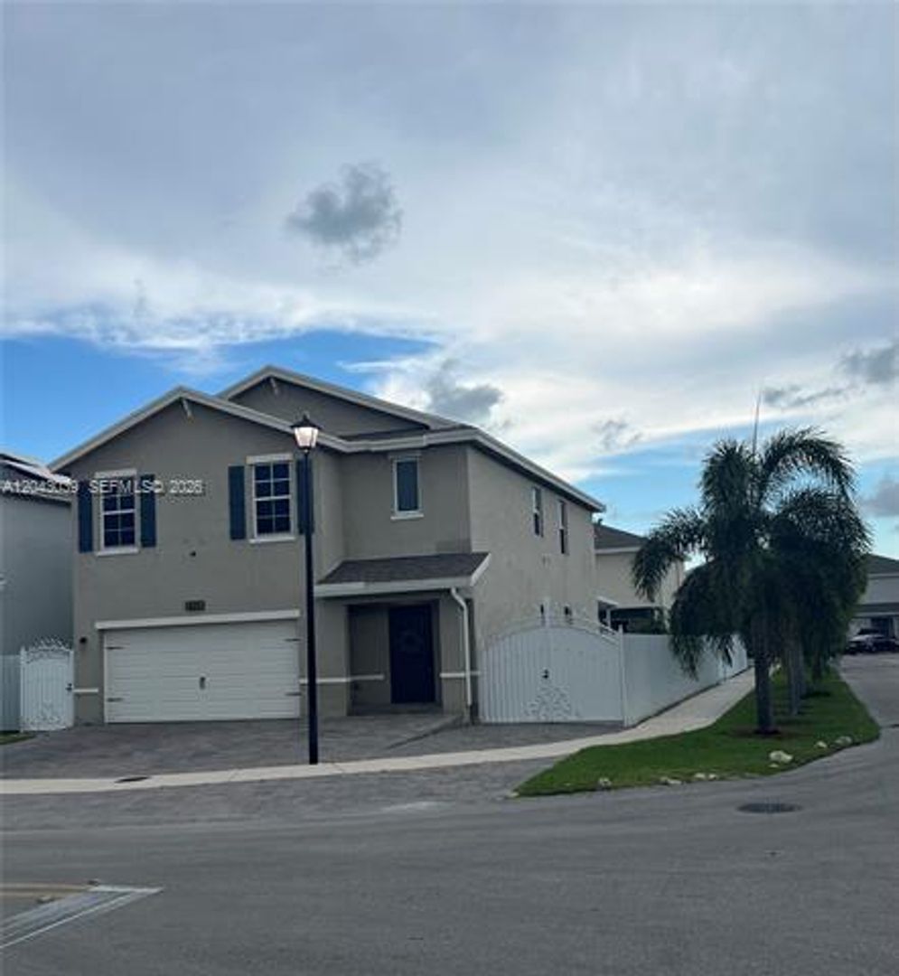 Florida City House: 421 NE 6th Ct
