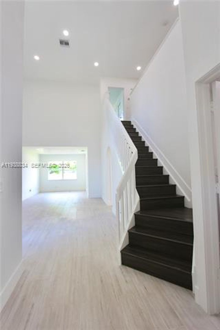 PEMBROKE PINES House: 239 NW 107th Ave