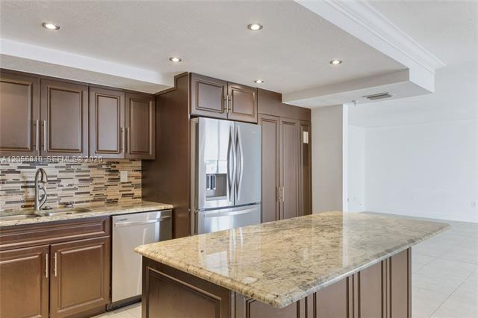 Miami Beach Condo: 6061 Collins Ave cu-15D
