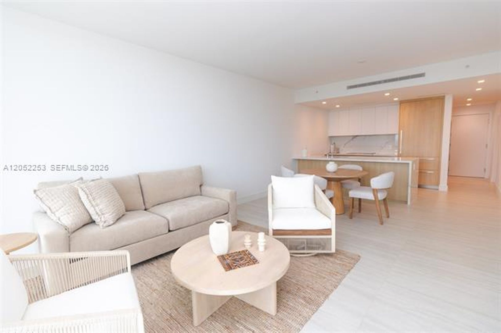 North Miami Condo: 2411 Laguna Circle cu-1704