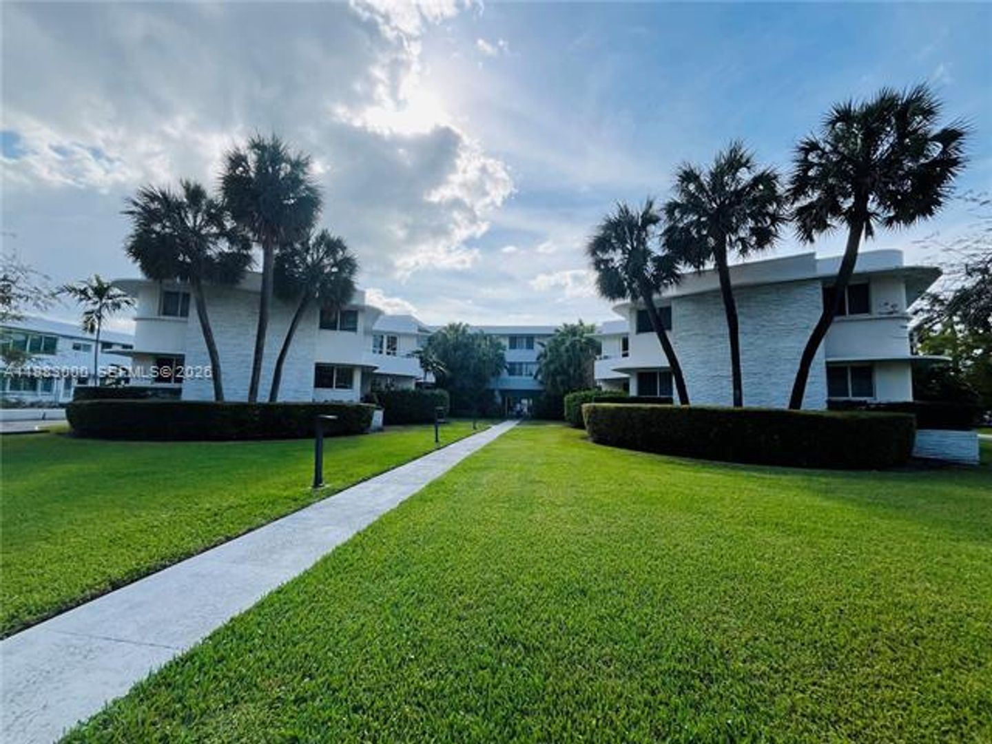 BAL HARBOUR Apartment: 10190 Collins Ave appt 106