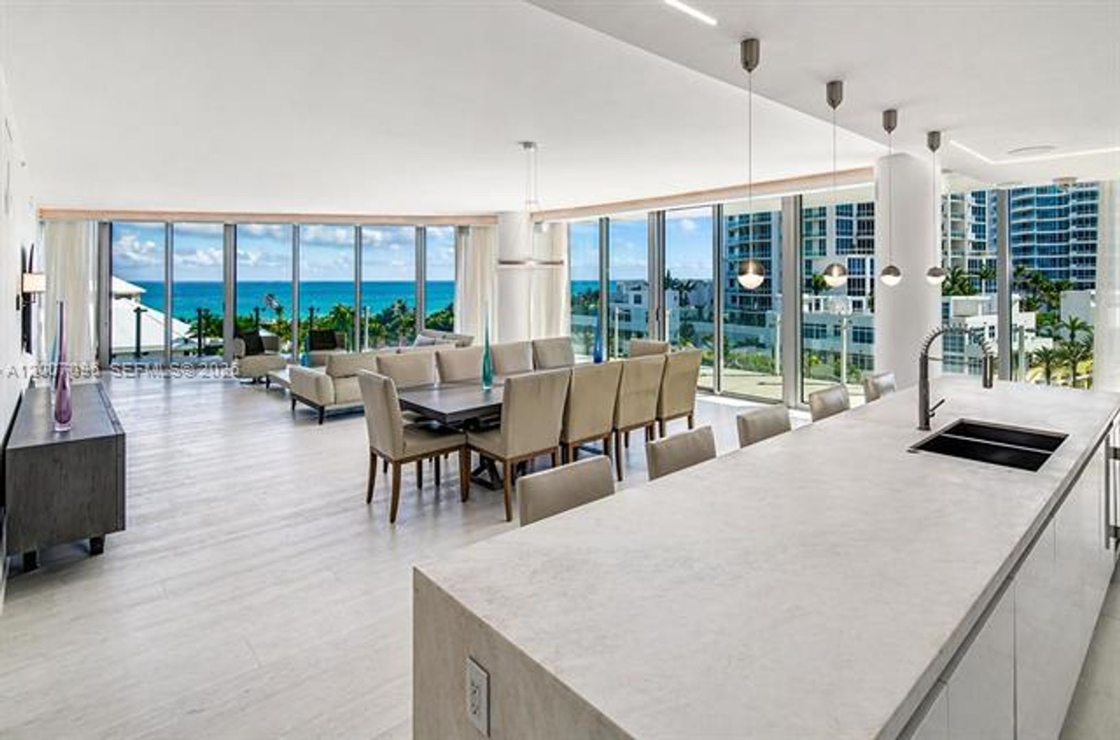 Miami Beach Apartment: 1 Collins Ave appt 606